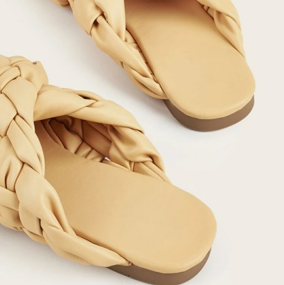 Woven flat sandals - Picture 3 of 4